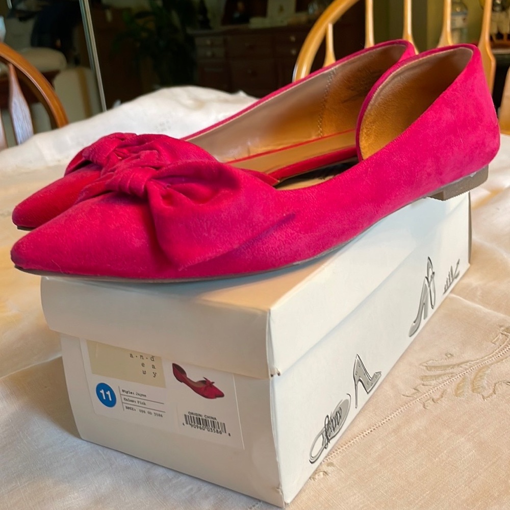 Jayme A NEW DAY-size 11. Pink suede type material. Like new.